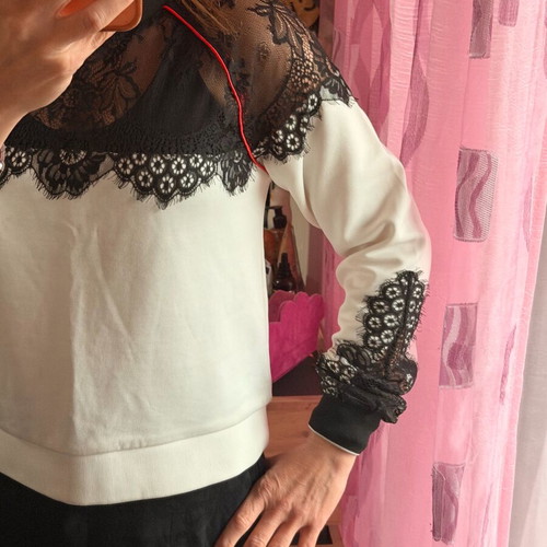 Relish blouse with lace like new, size S