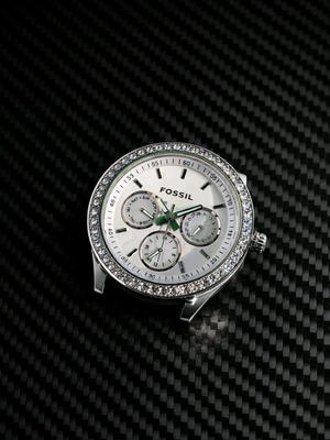 Часовник Fossil с кристали употребяван, водоустойчив 50 м, дамски