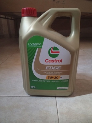 Castrol Edge 5W-30 engine oil 4L