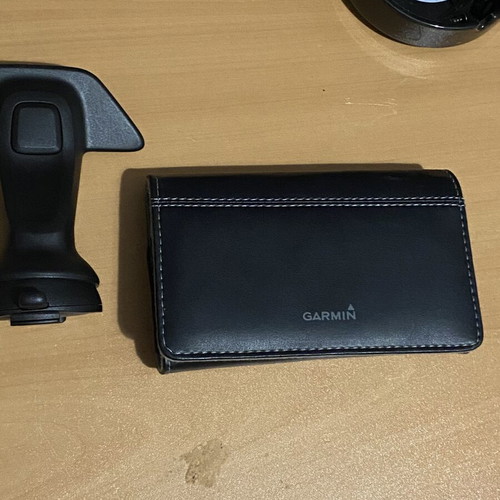 Garmin Move & Fun navigation screen with original dashboard mount like new