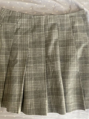 Stradivarius plaid skirt like new, size S 36 8, gray
