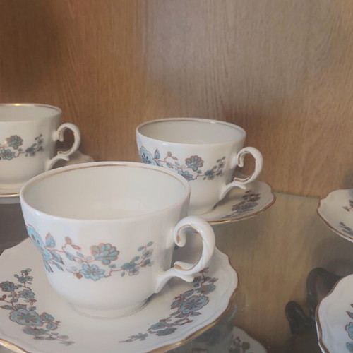 Italian tea set like new, 10 cups with saucers, teapot, creamer, sugar bowl