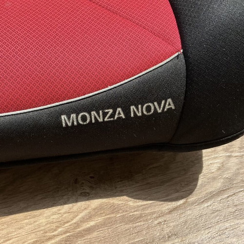 Recaro Monza Nova 2 SeatFix car seat like new with protective cover