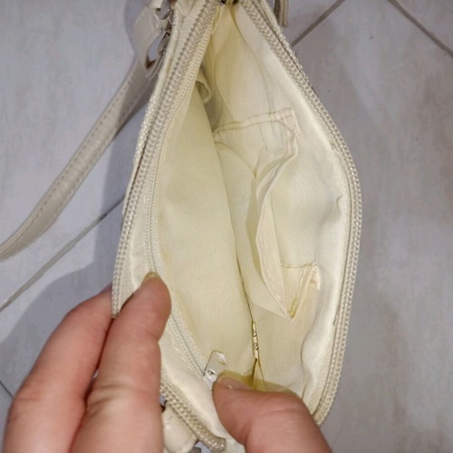 Cream shoulder bag crossbody like new with silver details