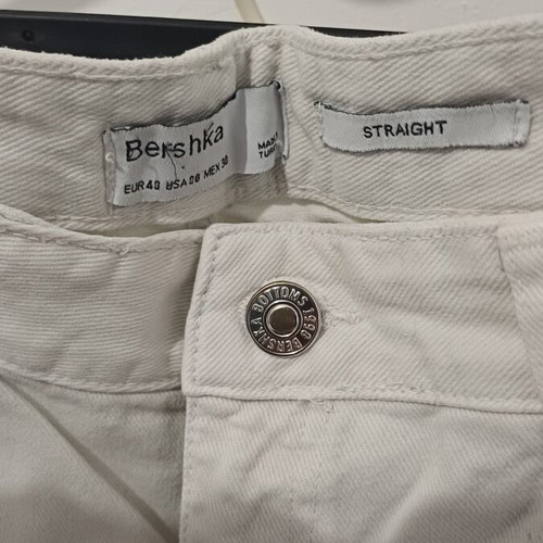 Bershka white straight jeans size 40 like new