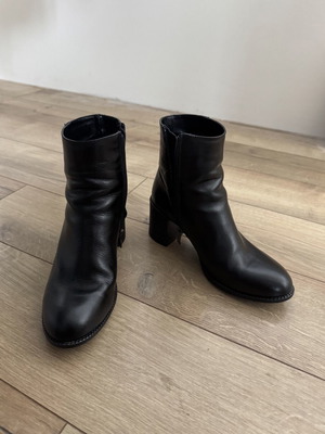 Women’s boots used, size 39, black