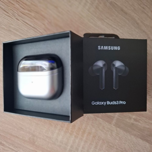 Samsung Galaxy Buds3 Pro wireless earbuds like new with box