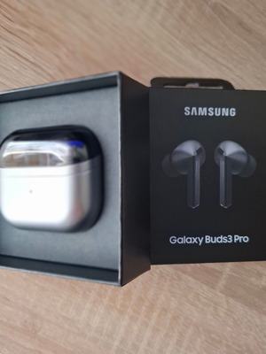 Samsung Galaxy Buds3 Pro wireless earbuds like new with box