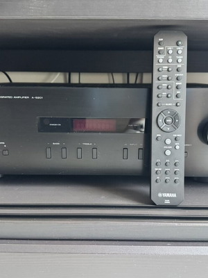 Yamaha A-S201 Hi-Fi Stereo Integrated Amplifier like new with remote and box