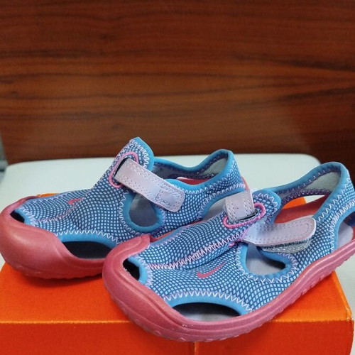 Nike kids sea shoes used size 23 pink and purple