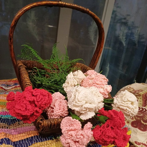 Knitted carnations used, pack of 8 vintage