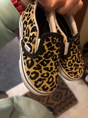 Vans 23.5 like new, gold leopard girls' shoes