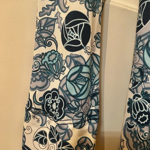 Pinko dress with deep V-neck and integrated belt, like new, size M, blue and white floral
