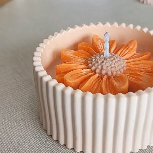 Daisy bomboniere new with candle in jar