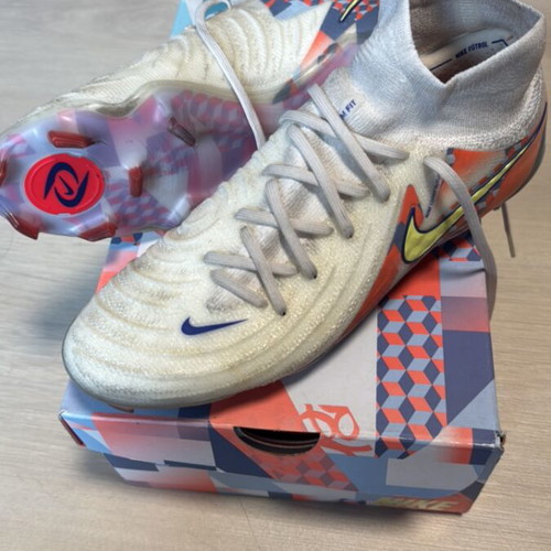 Nike Phantom Luna II Elite Limited Edition Football Boots like new, size 41