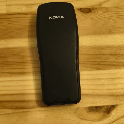Nokia 3210 mobile phone with charger