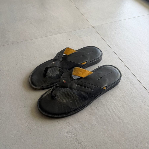 Tommy Hilfiger leather slippers size 46, black