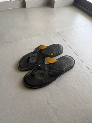 Tommy Hilfiger leather slippers size 46, black