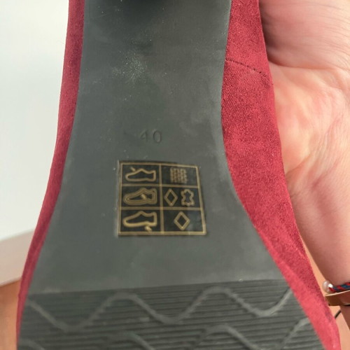 Attrattivo burgundy suede pumps 12cm heel like new
