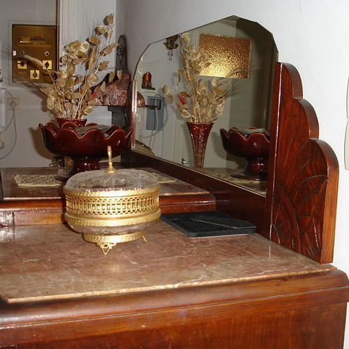 Buffet Display Cabinet 1930 like new, antique solid wood