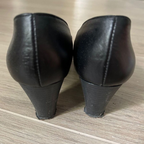 Leather pumps like new, size 40, black
