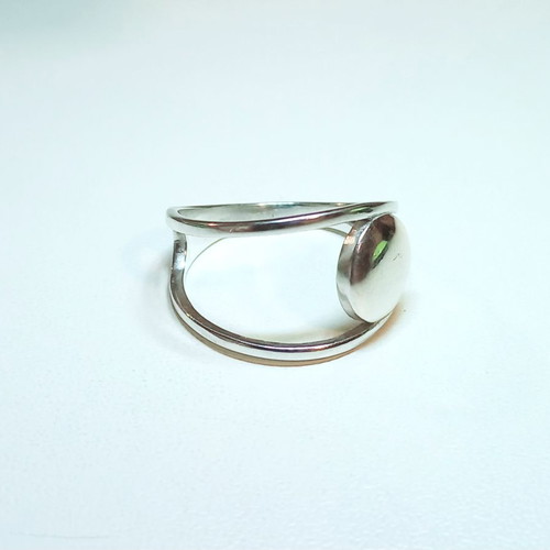 Silver ring 9.25 like new with unique design, size 58