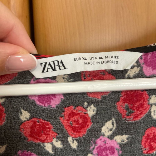 Zara floral dress used, size XL, fuchsia and red print