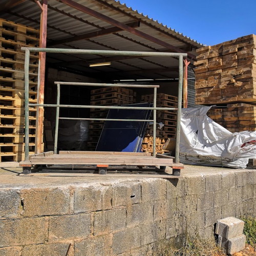 Wooden pallets used with side panels, set of 7