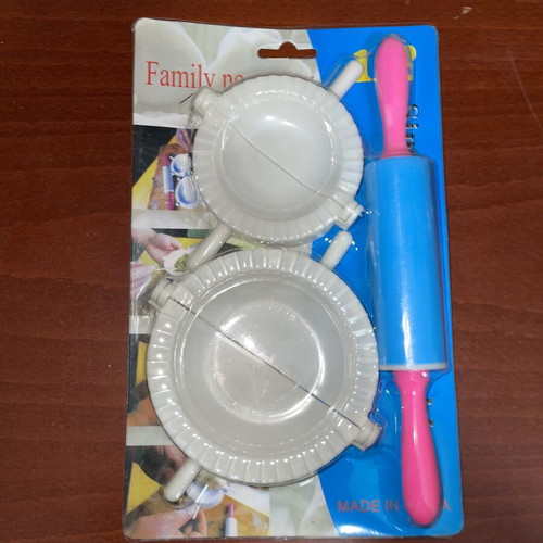 Dumpling and pie making set with rolling pin