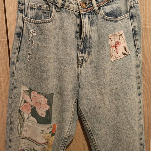 Desigual women's jeans used, mid-rise, size M, with patches