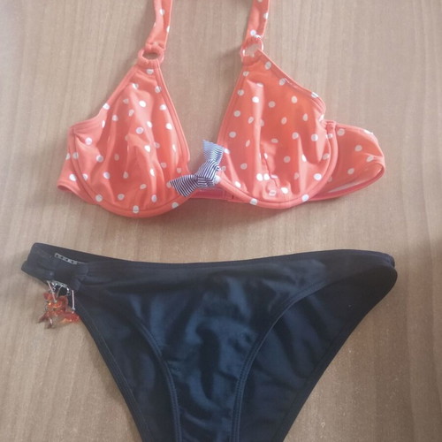 Women's bikini swimsuit used, size medium, multicolored