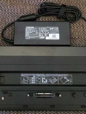 Toshiba Port replicator PA5116E-3PRP σαν καινούργιο