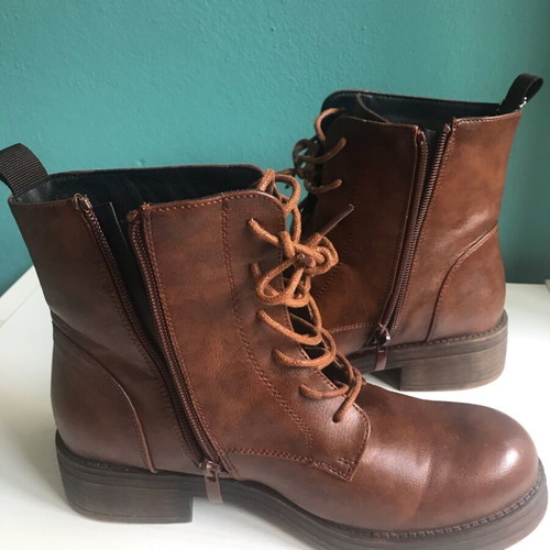 Camel faux leather ankle boots with zipper like new, size 38
