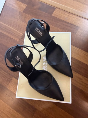Michael Kors Imani Pump кожени обувки на висок ток в черно, размер 40