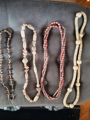 Necklaces like new, set of 4 wooden beads 30cm and 40cm