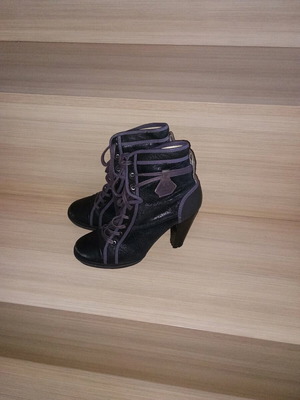 Puma leather ankle boots with laces and heel used, size 38, black and purple