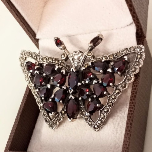 Silver brooch 925 with garnets like new