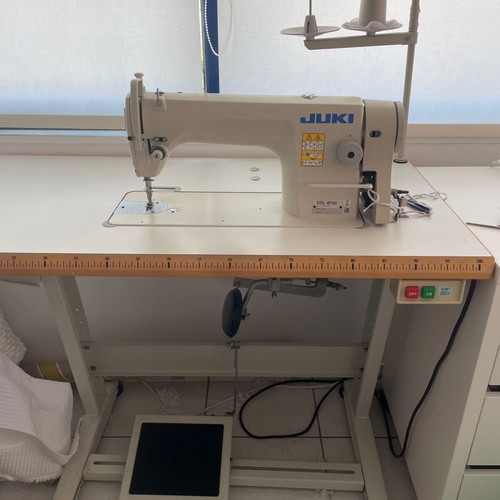JUKI DDL-8700 Monoveline Sewing Machine like new, direct-drive motor