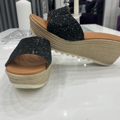 Women's platform slippers used with rhinestones, size 39, black