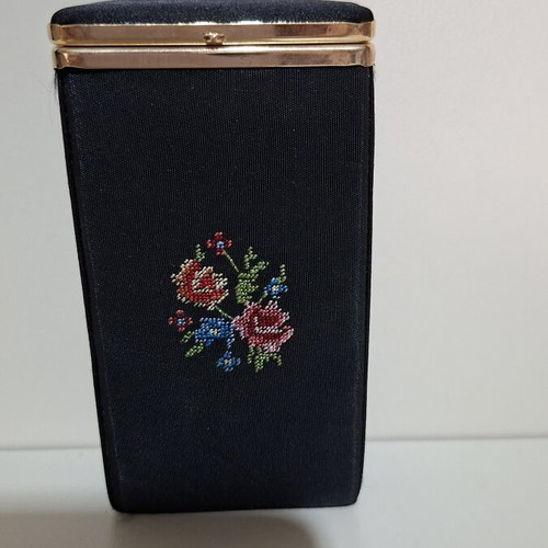 Vintage fabric cigarette case with embroidered decoration, like new, 1960s