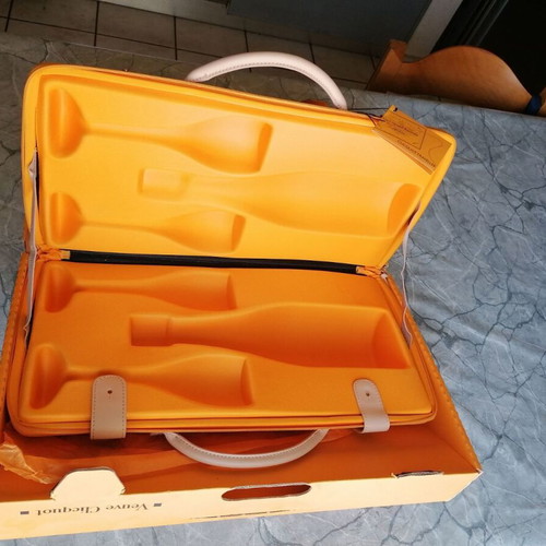 Veuve Clicquot City Traveller champagne bag used with box 2012