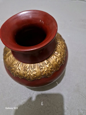 Decorative vase gold red like new