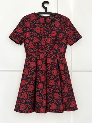 Juicy Couture φλοράλ φόρεμα σε μαύρο και κόκκινο, US μέγεθος 4