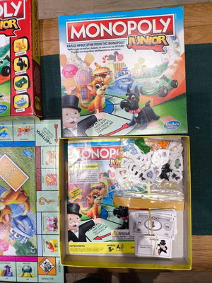 Επιτραπέζιο παιχνίδι Monopoly Junior 5+ ετών σαν καινούργιο