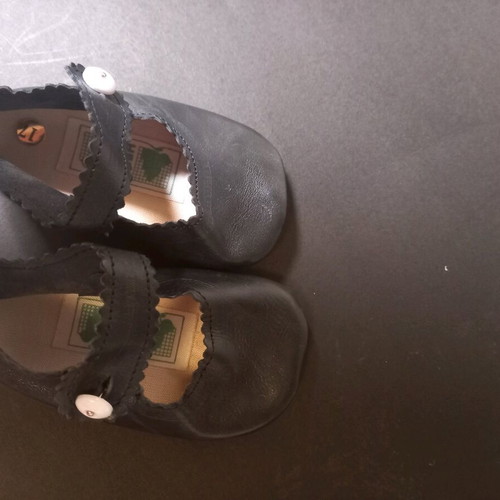 Hera baby shoe size 17 leather like new