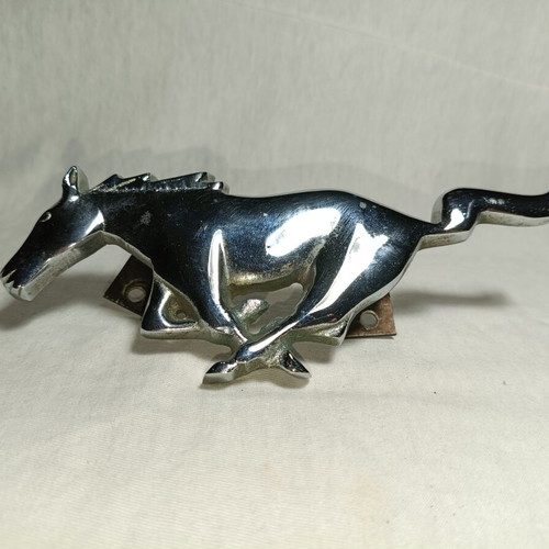 Ford Mustang metal emblem used, 1970s horse logo
