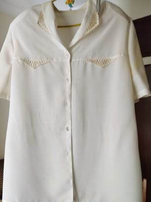 Vintage short-sleeve shirt with embroidery and lace, like new, size XL-XXL