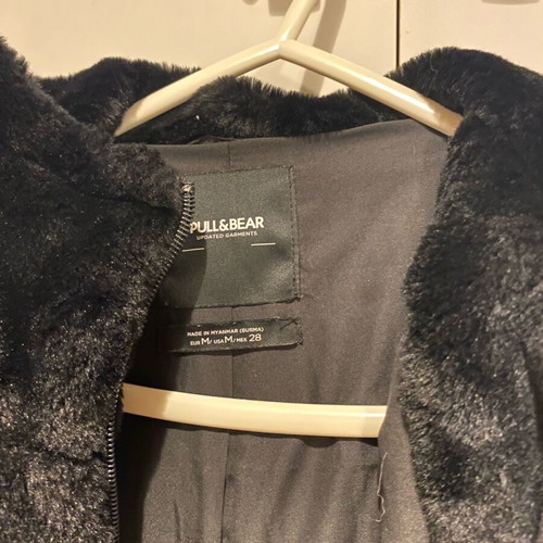 Fur with hood Pull & Bear black like new size M