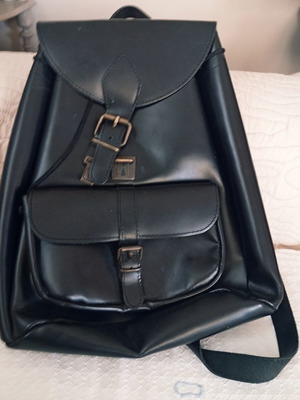 Women's leather backpack, black, large with pocket