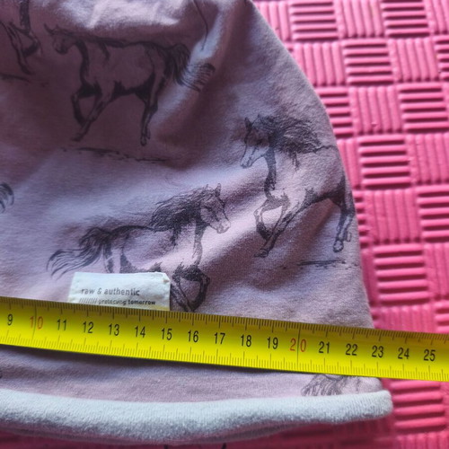 Children's purple hat with horses Maximo like new